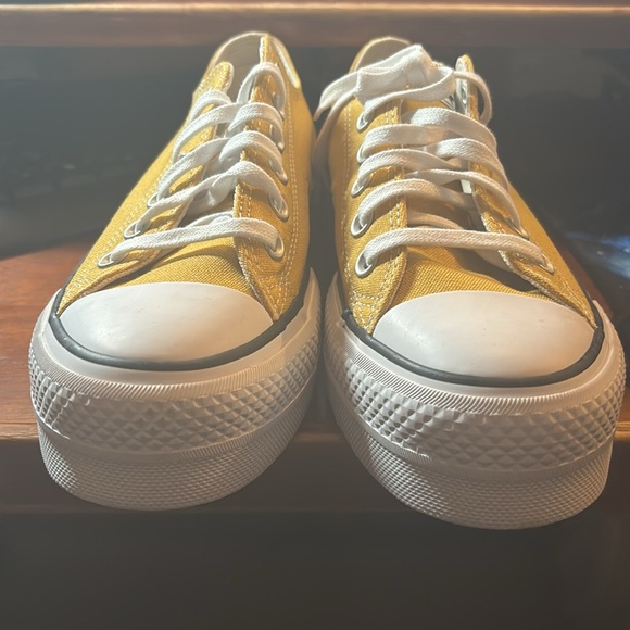 NEW CONVERSE PLATFORMS - Picture 2 of 6